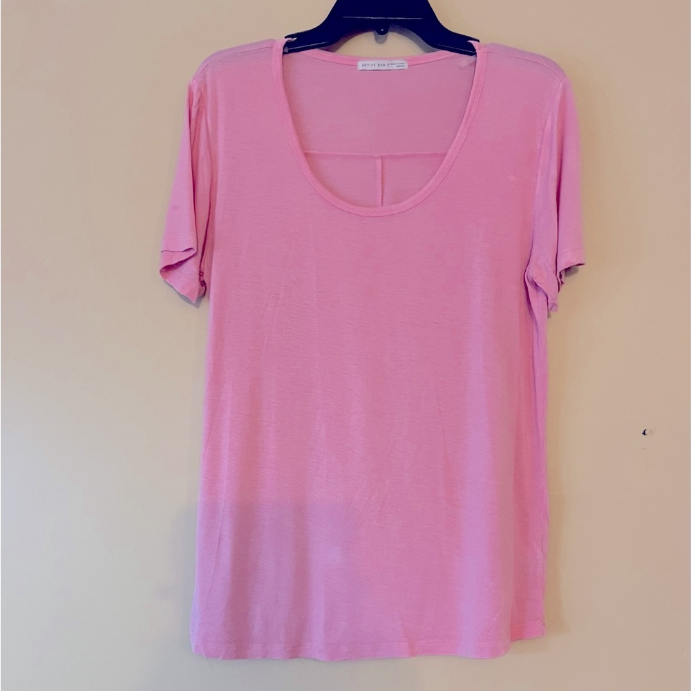 Active basic scoop neck top.